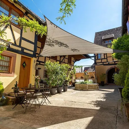 Nocleg ze śniadaniem Les - La Cour St Fulrad 3*